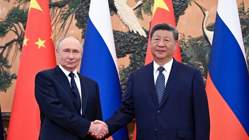 Putin se sešel v Pekingu se svým čínským protějškem. Si Ťin-pchinga nazval „drahým přítelem“