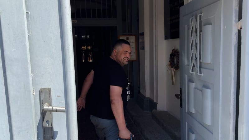 Novotný „zlobí“ i ve vězení: Zavřeli ho na samotku. S Mawarem svádím brutální bitvy, prozradil