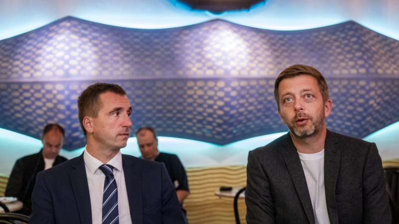 Česká koruna? Jen devadesátková iluze. Euro je i bezpečnostní otázka, říkají Starostové