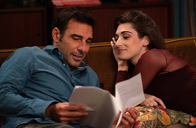 RECENZE: Žena pozve muže domů. Co se jim odehrává v hlavě, prozradí Bláznivě