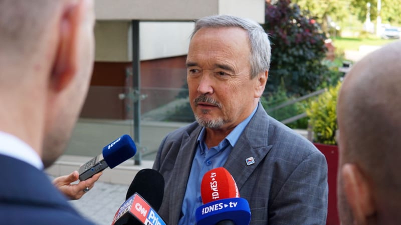 Uhynutí psů v autě? Kobza zmínil „hárající fenky“. Stačilo! ho vyzvalo k odchodu z kandidátky