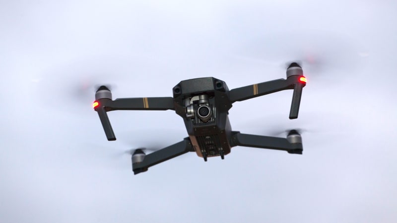 Záhadný létající objekt spadl do kukuřičného pole. Podle polské policie zřejmě souvisí s válkou