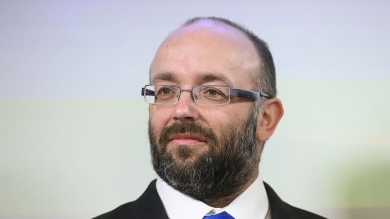 Budeme hlasem uklízeček v podzámčí a sebereme peníze bohatým, hlásá předseda Stačilo!