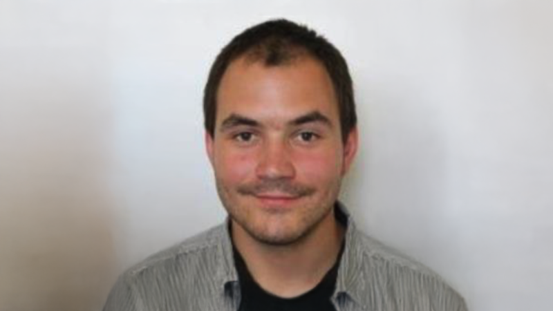 Nebezpečný pacient utekl z léčebny v Bohnicích. Může bezdůvodně napadat lidi, zvláště ženy