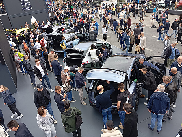 V autě: O škodovce, která v Mnichově nebyla, a Číně, která všechny zastíní