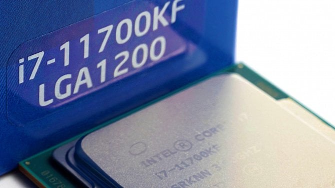 Z vtipů je realita. Intel se v roce 2025 vrací k výrobě 14nm procesorů, s deset let starou technologií