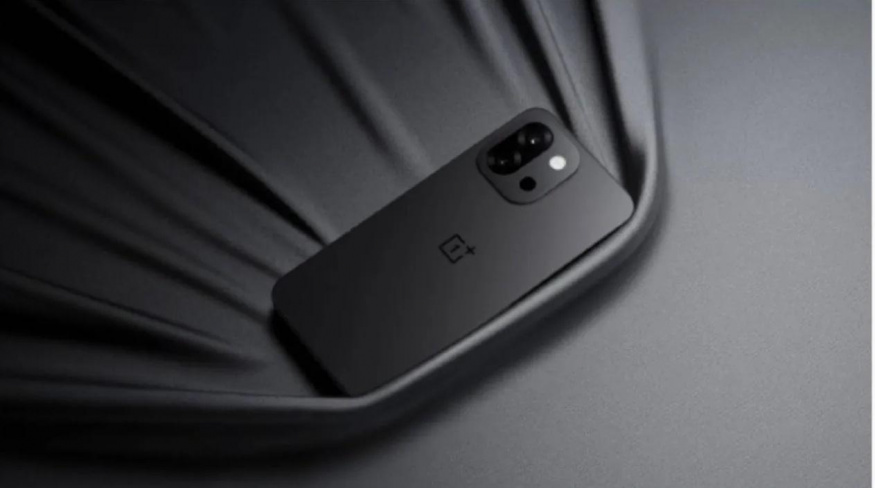 Zepředu klasika, zezadu iPhone? OnePlus 15 se odhalil ve všech barvách