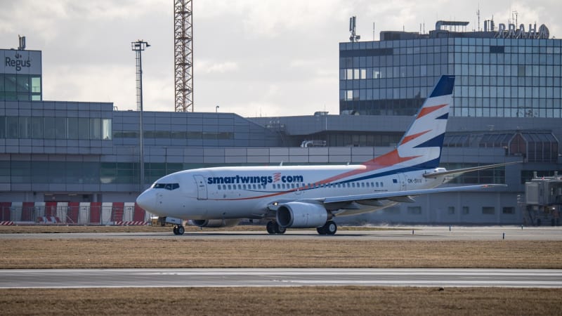 V letadle z Prahy na Korfu šlo o život: Žena se na palubě začala dusit, pilot popsal detaily