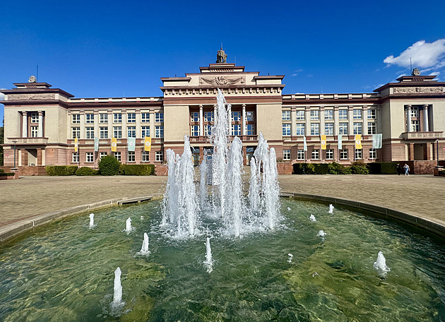 Zlacení štuků i úpravy divadelního sálu. Vícepráce prodražily rekonstrukci kulturáku