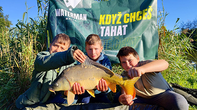 Rybaří už malé děti. I ony se mohou pochlubit krásnými úlovky