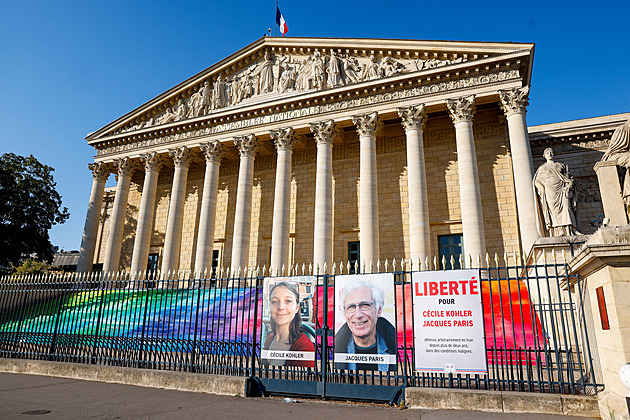Soud OSN na žádost Paříže zastavil řízení s Íránem kvůli zadržování Francouzů