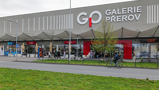 Zloděj kradl tepláky, duchapřítomné prodavačky ho mezitím uvěznily v obchodě