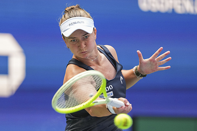 Krejčíková se zranila a zápas s Kesslerovou vzdala, Bouzková postupuje