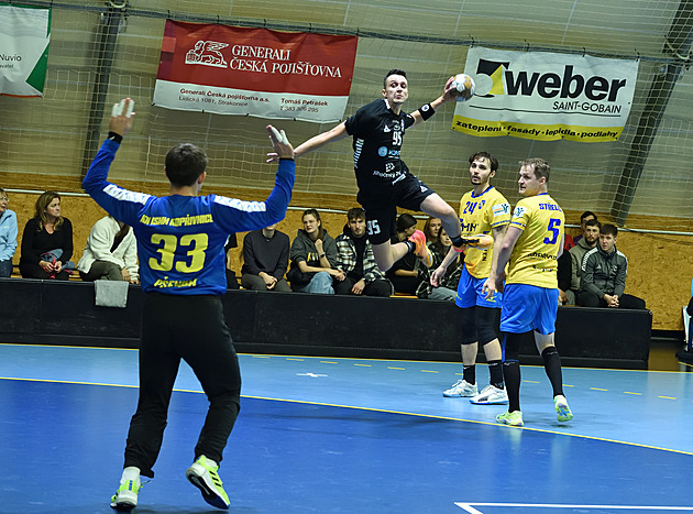 Je třeba slyšet dobré příběhy. Házenkář Wildt pokořil rakovinu, v extralize zase pálí