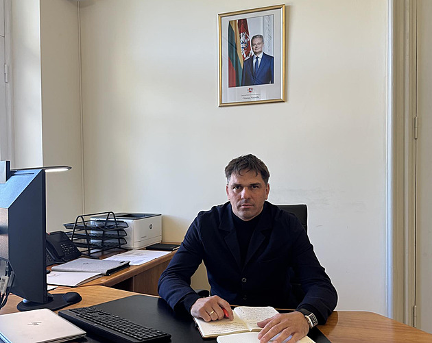 Litevský ministr skončil po devíti dnech ve funkci. Nechtěl říct, komu patří Krym