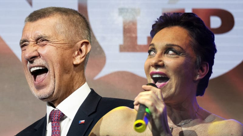 Protože tě miluji: Babišův vítězný hit proslavil italské trio. Má i několik českých cover verzí