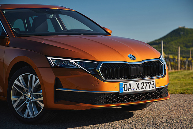 Prodeje aut v Česku se zvyšují. Královnou je Octavia, rostou elektromobily