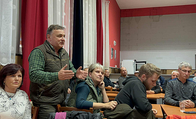 Jde vám jen o vltavíny, vyčítali lidé firmě, která chce u Ločenic rozšířit těžbu