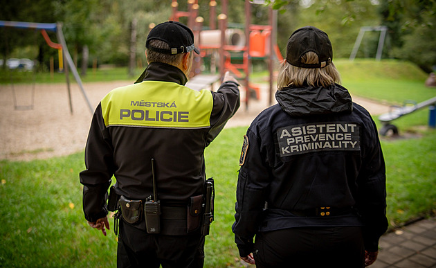 Řev a rvačky na dětském hřišti. Z našeho sídliště se stává Bronx, stěžují si lidé