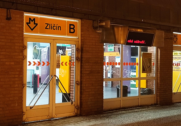 Sprejeři zastavili část metra B, nejezdilo půl hodiny