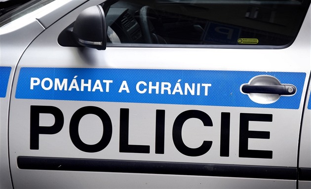 Neřízený vagon se řítil po kolejích 12 kilometrů, zastavili ho pomocí zarážky