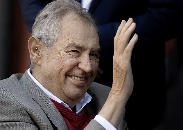 Zeman opustil nemocnici po akutní operaci abscesu. Jsem malátný a unavený, řekl