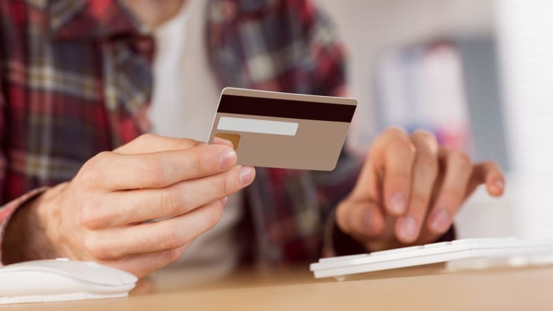 Vánoční past „Kup teď, zaplať později“: Lákavé úvěry mohou skončit likvidační dluhovou spirálou