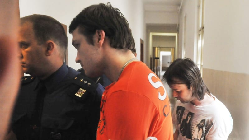 Brutální vražda výpravčího. Dvojice narkomanů ho zastřelila kvůli Becherovce a sedmi tisícům