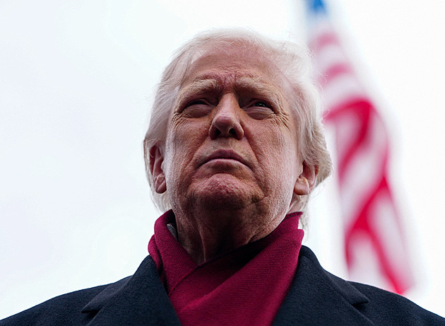 USA tvrdě útočí na Islámský stát v odvetě za zabití tří Američanů, řekl Trump