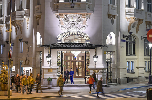 Španělský hotelový hacker si užíval luxusu za eurocent. Po chybě jej zadržela policie