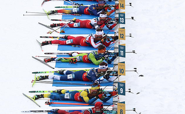 Biatlon na ZOH 2026 ONLINE: Hromadný závod mužů jedou i Hornig a Krčmář