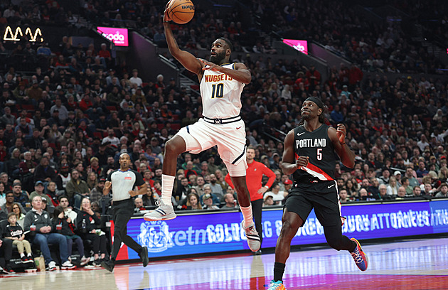 Krejčí dal proti Denveru 11 bodů, domácí debakl Portlandu však neodvrátil