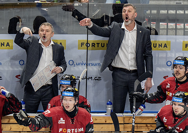 ONLINE: Sparta bojuje v prodloužení, Vary i Třinec získaly mečbol. Motor sérii srovnal