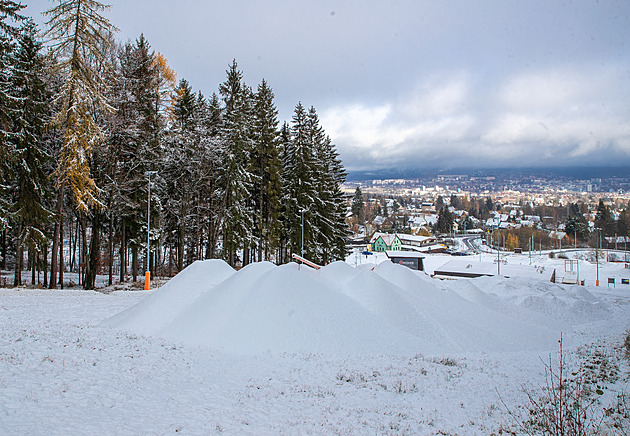 Teplé předjaří, které nedělá všem radost. Vody je ve sněhu na desetině normálu