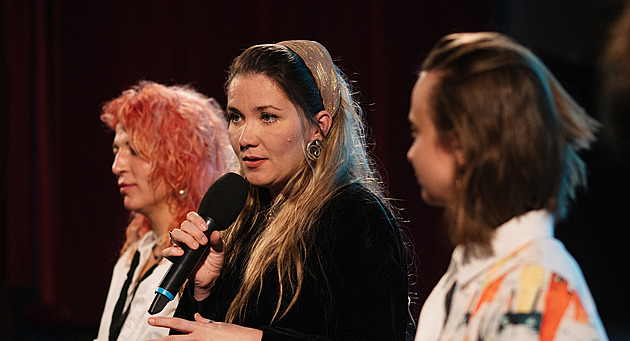 Za květiny do basy. Rusům už nezbyla žádná forma protestu, říká režisérka