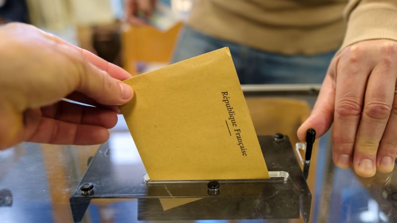 Volby ve Francii baví svět. Úplně se to zvrtlo, zoufá Hittler před soubojem se Zielenským