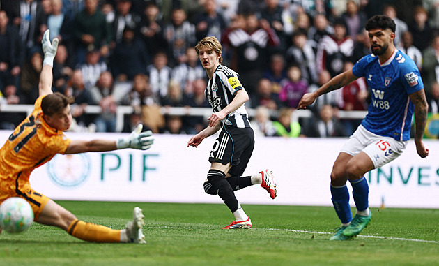 ONLINE: Newcastle v derby vede, pak nastoupí West Ham i Tottenham