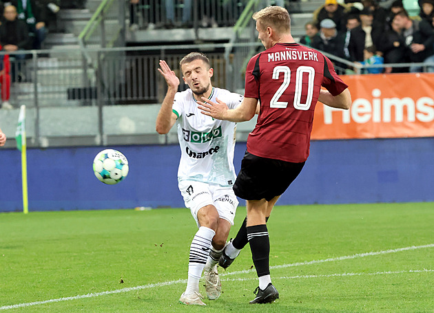 Fotbal podle primátora. Karviná kvůli korupci trne, proč lpěla na setrvání v lize?