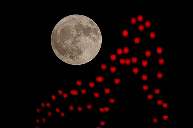 Dubnový úplněk ve Vahách přináší téma vztahů i rovnováhy. Co může odhalit?