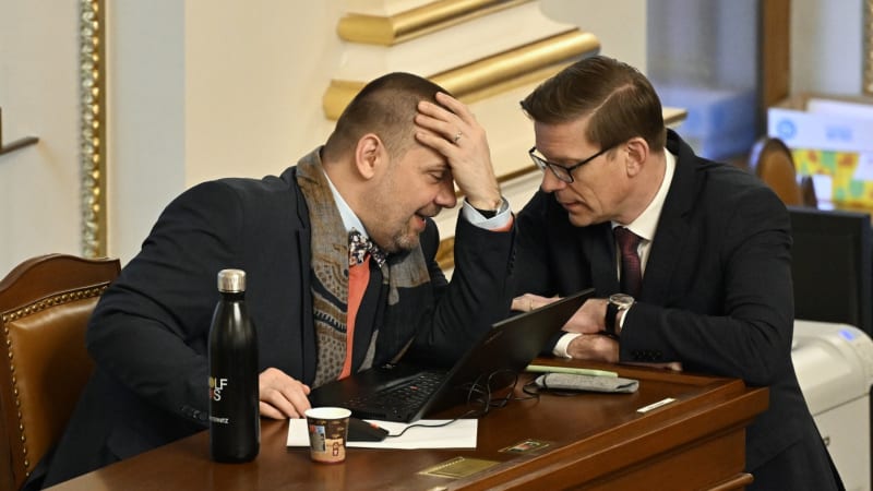 KOMENTÁŘ: Televizní tragikomedie ODS. Baxa velkým přiznáním popřel sám sebe