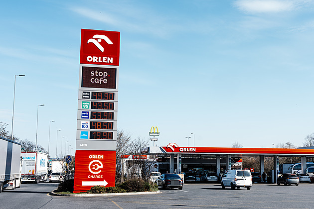Konec slev na litr. Vládní stropy změnily věrnostní aplikace MOL, Orlen a Shell