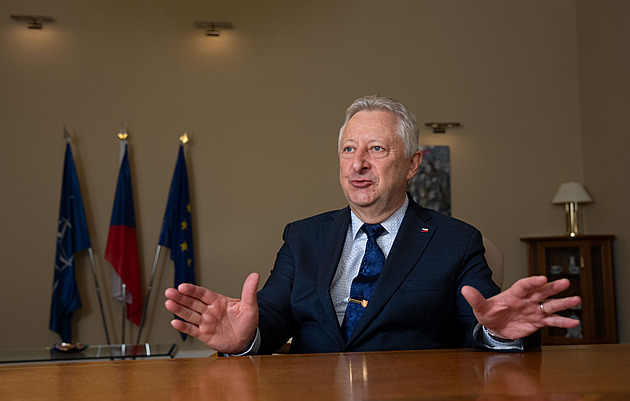 Návrat totality, roubík pro prezidenta Pavla. Zůna musí skončit, vyzývá opozice