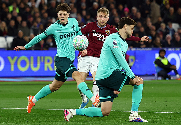 ONLINE: Wolves s Krejčím nastoupí na Leedsu, večer šlágr Chelsea proti United