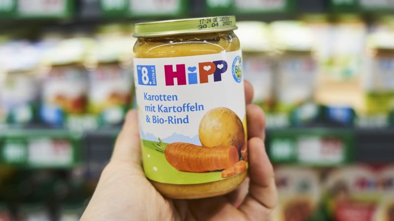 Jed na krysy v dětské výživě: Výrobce čelí vydírání, podezřelé skleničky se objevily i v Česku