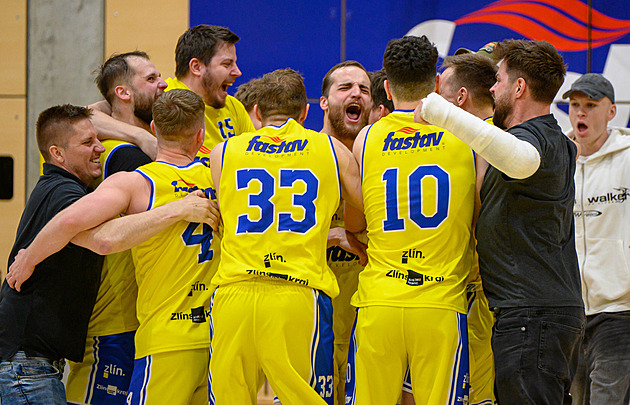 Zlín vyhrál první ligu, má právo vyzvat Hradec Králové v baráži o Maxa NBL