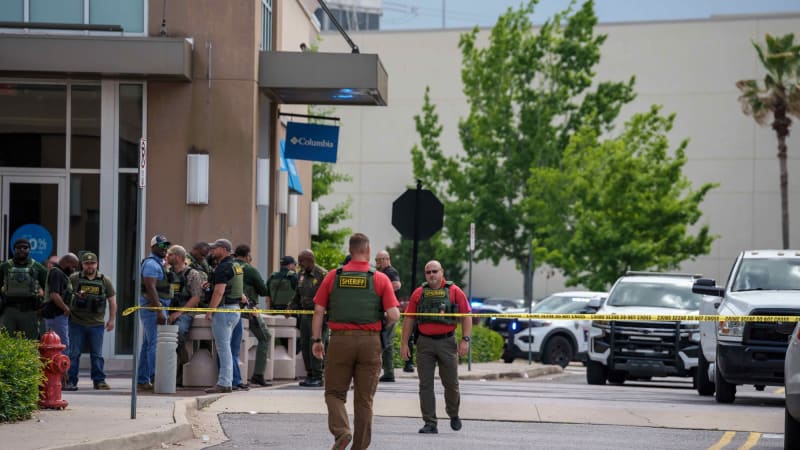 Přestřelka v americkém nákupním centru: Jeden mrtvý. Mezi zraněnými jsou i středoškoláci