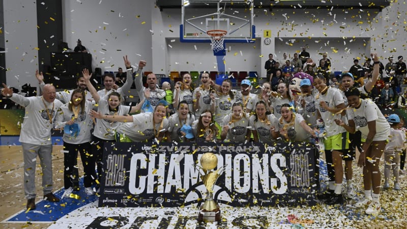 Fenomenální triumf basketbalistek USK. Vybojovaly 16. titul v řadě, poprvé s novým koučem
