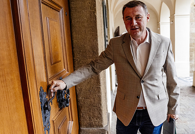 Nehledám v Senátu úkryt. Hejtman Půta o nařčeních i odchodu Voseckého