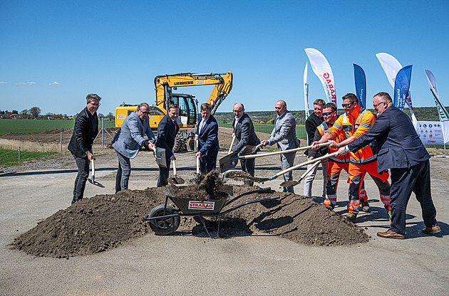 Začala stavba šestnácti kilometrů D35 na Jičínsku. Hotovo má být za tři roky