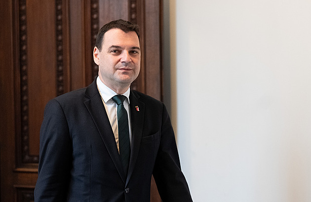 Pavlova dovolená o volbách? Macinka žertuje, Turek by zrušil i cestu na Měsíc